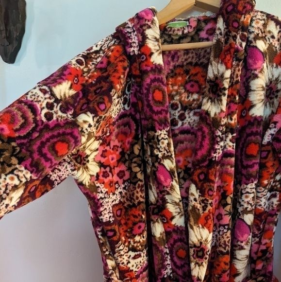 VERA Bradley Rosewood Fleece Hooded Robe - Picture 3 of 8